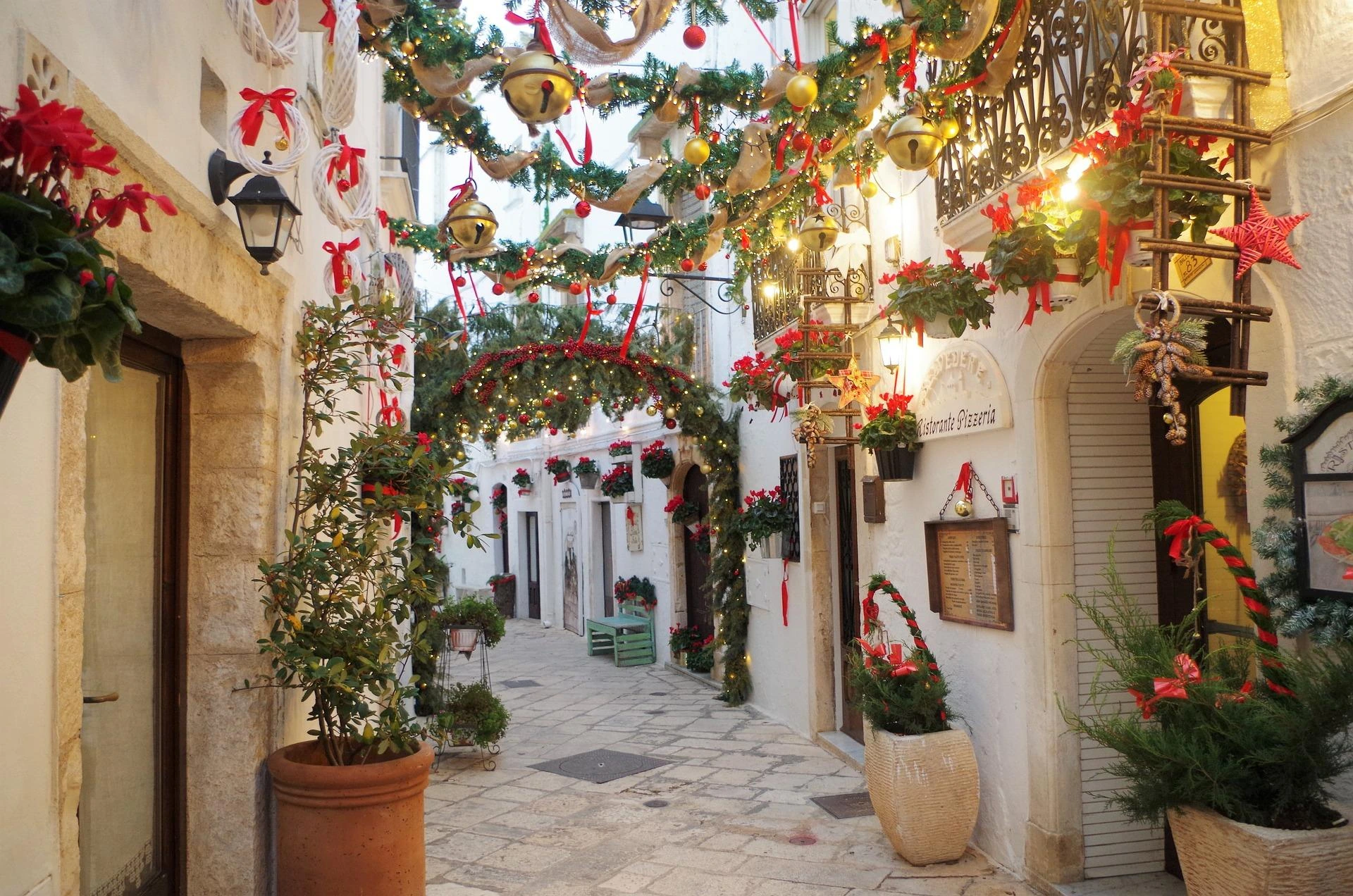 Ruelle du Salento décorée pour Noël